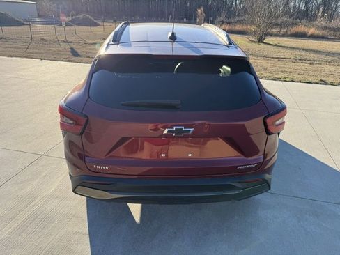 Used 2024 Chevrolet Trax ACTIV w/ Sunroof Package image 4