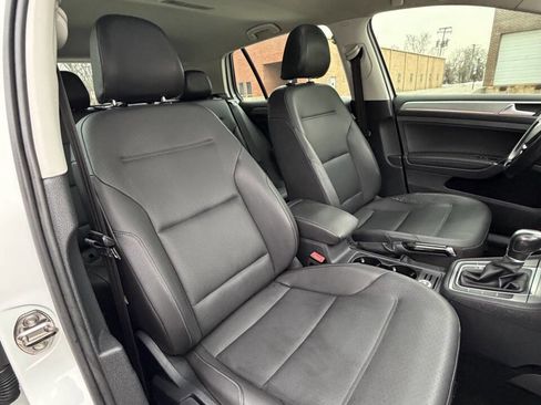 Used 2015 Volkswagen Golf SE image 17