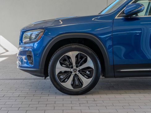 Certified 2025 Mercedes-Benz GLB 250 4MATIC image 4