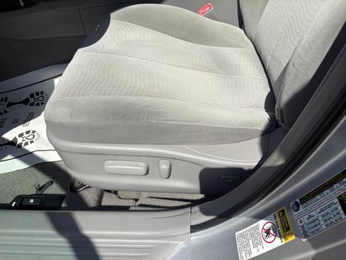 Used 2011 Toyota Camry LE image 17