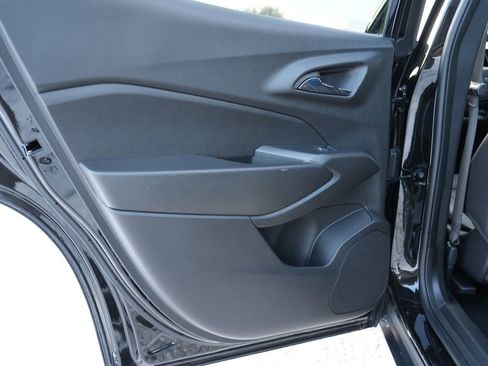 Used 2025 Chevrolet Trax RS w/ Sunroof Package image 19