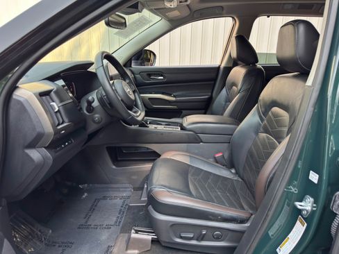 Used 2022 Nissan Pathfinder Platinum w/ Cargo Package FWD image 15