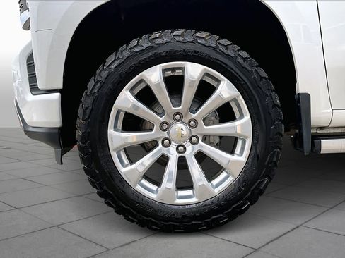 Used 2019 Chevrolet Silverado 1500 High Country w/ Technology Package image 10