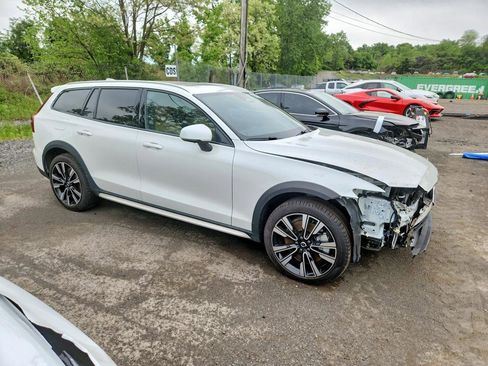 Used 2026 Volvo V60 B5 Cross Country Ultra w/ Protection Package Premier AWD/4WD image 1