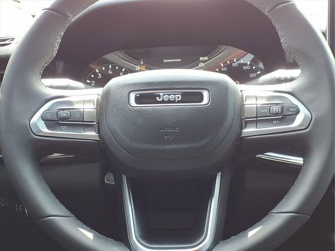 Used 2025 Jeep Compass Latitude w/ Altitude Special Edition image 21