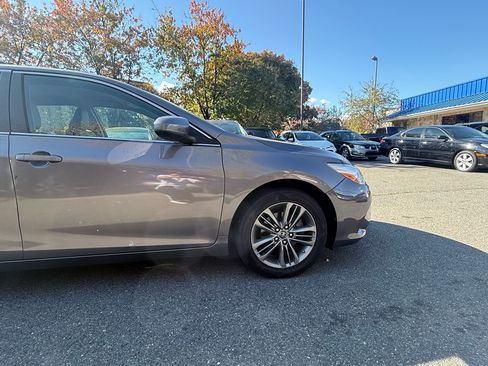 Used 2017 Toyota Camry SE image 13