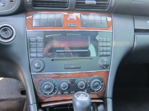 Used 2006 Mercedes-Benz C 350 4MATIC Sedan image 10