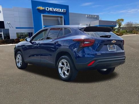 Used 2024 Chevrolet Trax LS w/ LS Convenience Package FWD image 25