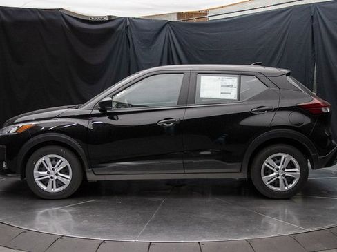 New 2025 Nissan Kicks Play S image 9