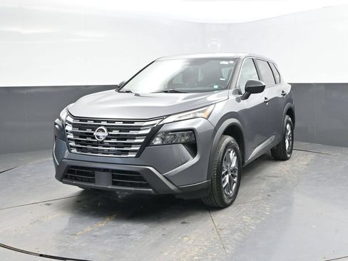 Used 2024 Nissan Rogue S AWD/4WD image 3