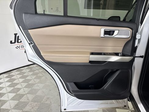Used 2022 Ford Explorer Limited w/ Equipment Group 301A RWD image 20