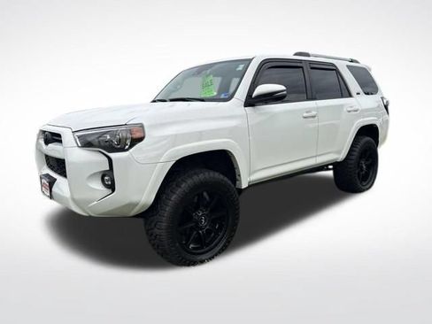 Used 2022 Toyota 4Runner SR5 Premium AWD/4WD image 3