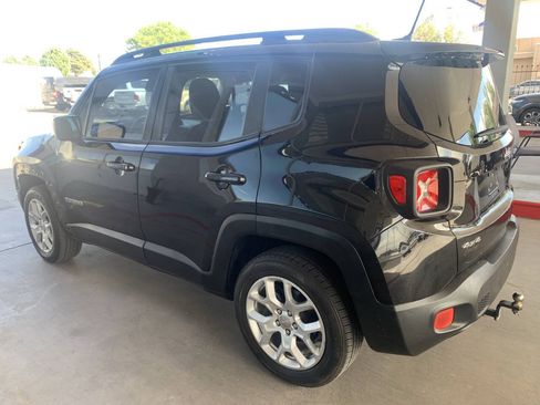 Used 2017 Jeep Renegade Latitude w/ Safety & Security Group (ALP) AWD/4WD image 4