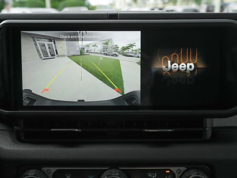 Used 2024 Jeep Gladiator Sport AWD/4WD image 13
