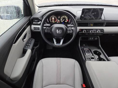 Used 2025 Honda Pilot EX-L image 26