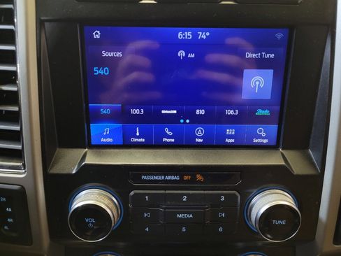 Used 2020 Ford F150 Lariat w/ Equipment Group 502A Luxury AWD/4WD image 25