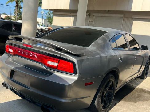 Used 2011 Dodge Charger SE RWD image 3