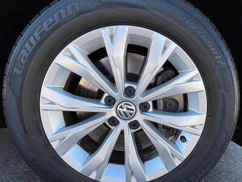 Used 2018 Volkswagen Tiguan SE w/ Panoramic Sunroof Package image 15