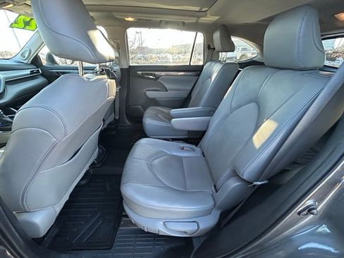 Used 2022 Toyota Highlander Platinum image 28