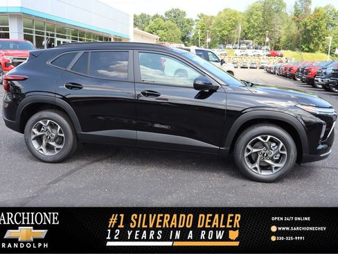 New 2026 Chevrolet Trax LT w/ LT Convenience Package FWD image 1