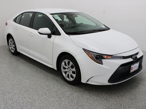 Used 2026 Toyota Corolla LE FWD image 4