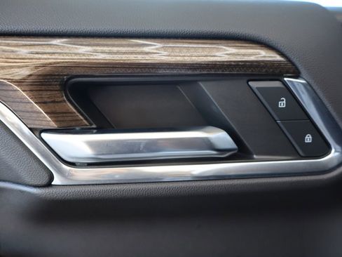 Used 2024 Chevrolet Silverado 1500 LT w/ Z71 Off-Road Package image 9