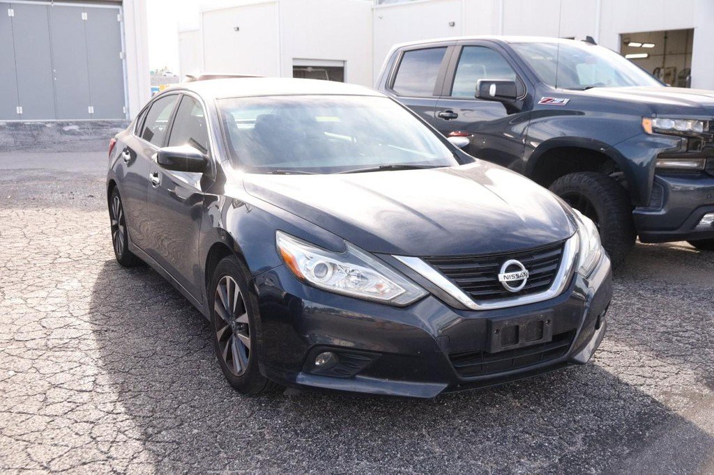 Used 2017 Nissan Altima 2.5 SV FWD image 1