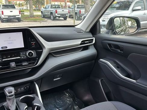 Certified 2024 Toyota Highlander LE image 17