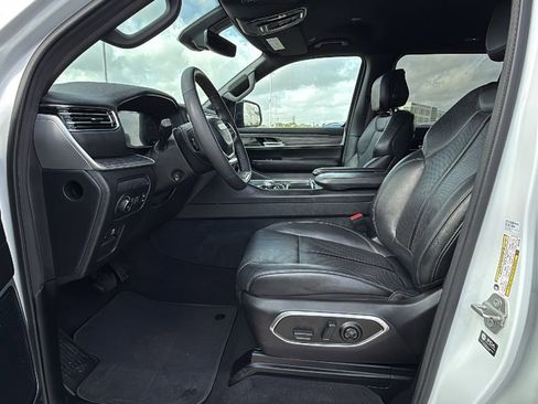 Used 2024 Jeep Wagoneer L Series II image 9