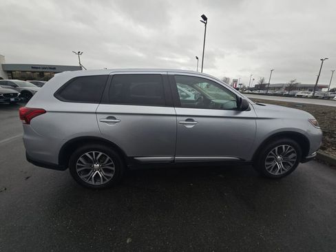 Used 2016 Mitsubishi Outlander ES image 4