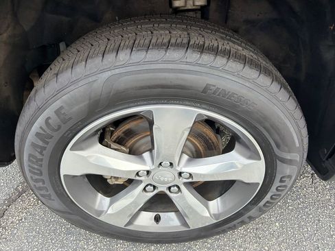 Used 2022 Jeep Grand Cherokee L Limited image 17