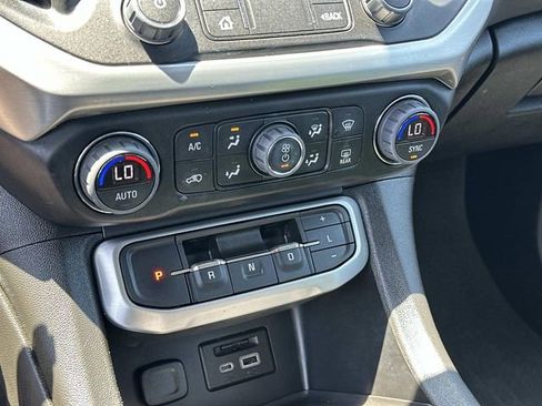 Used 2023 GMC Acadia SLT w/ Preferred Package AWD/4WD image 28