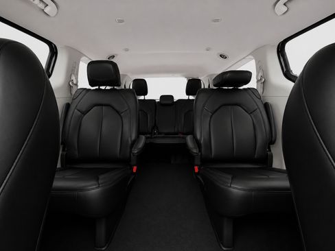 Used 2023 Chrysler Pacifica Touring-L FWD image 9