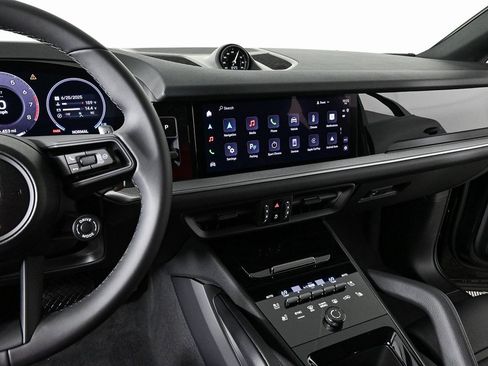 Used 2025 Porsche Cayenne Coupe image 12