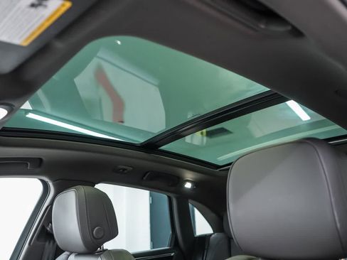 Certified 2024 Porsche Macan AWD/4WD image 32