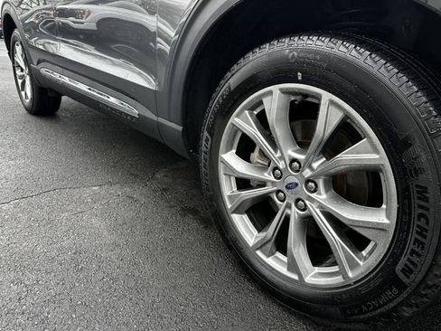 Certified 2022 Ford Explorer XLT w/ Equipment Group 202A image 11