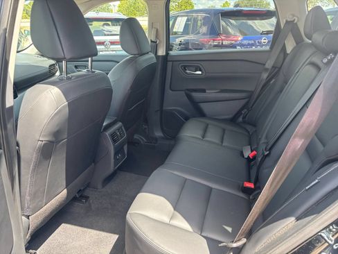 Used 2026 Nissan Rogue SL FWD image 29