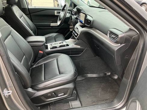 Used 2024 Ford Explorer XLT w/ Equipment Group 202A AWD/4WD image 15