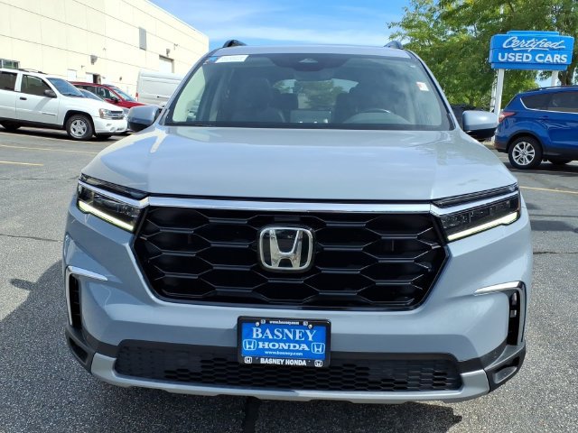 Certified 2024 Honda Pilot Touring image 2