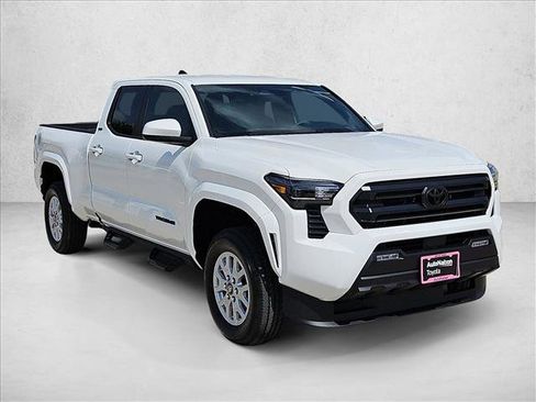 Used 2025 Toyota Tacoma SR5 AWD/4WD image 6