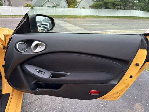 Used 2017 Nissan 370Z Touring image 11