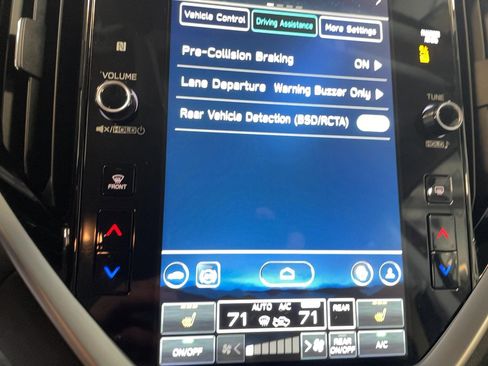 Used 2024 Subaru Ascent Premium w/ Convenience Package image 9