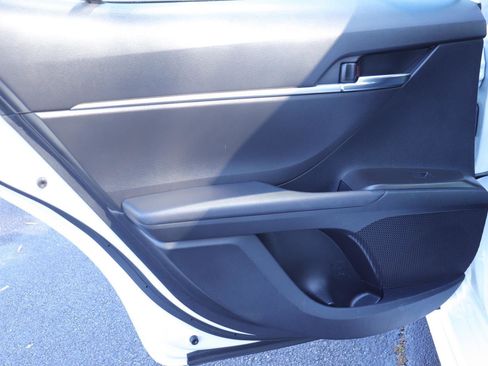 Used 2023 Toyota Camry SE image 12