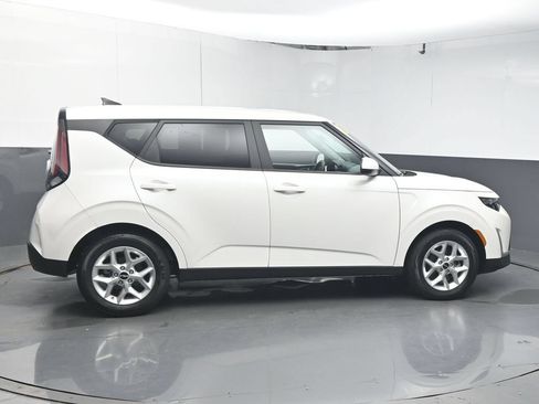 Used 2024 Kia Soul LX w/ Option Group 015 FWD image 8