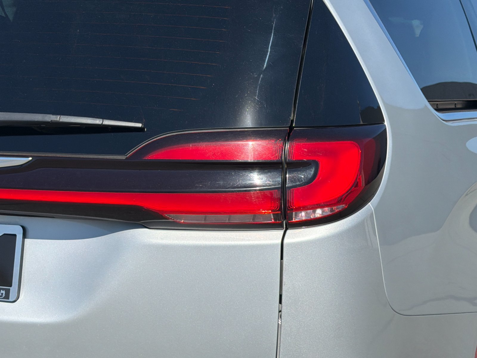 Used 2024 Chrysler Pacifica Touring-L FWD image 38