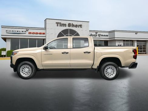 Used 2024 Chevrolet Colorado W/T RWD image 2