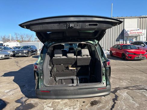 Used 2022 Toyota Sienna LE image 11