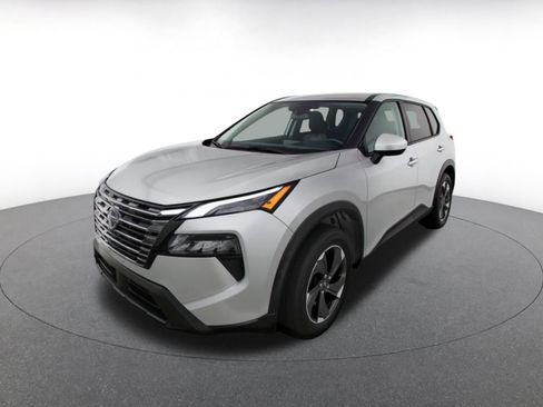 Used 2025 Nissan Rogue SV FWD image 3