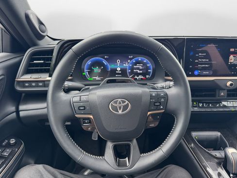 Used 2025 Toyota Crown Signia w/ Advanced Technology Package AWD/4WD image 10