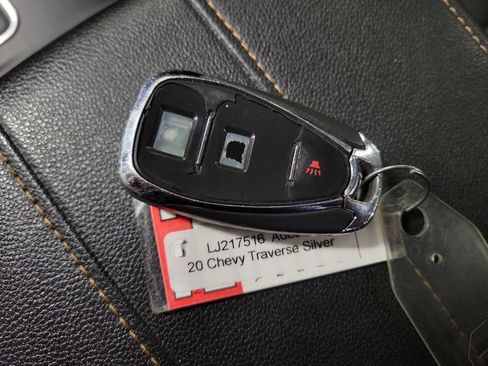 Used 2020 Chevrolet Traverse LS image 16